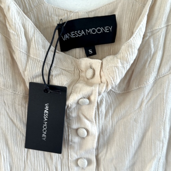 Vanessa Mooney Elisabeth Romper Dress Small
* Rayon, viscose
* Button front - Picture 3 of 5